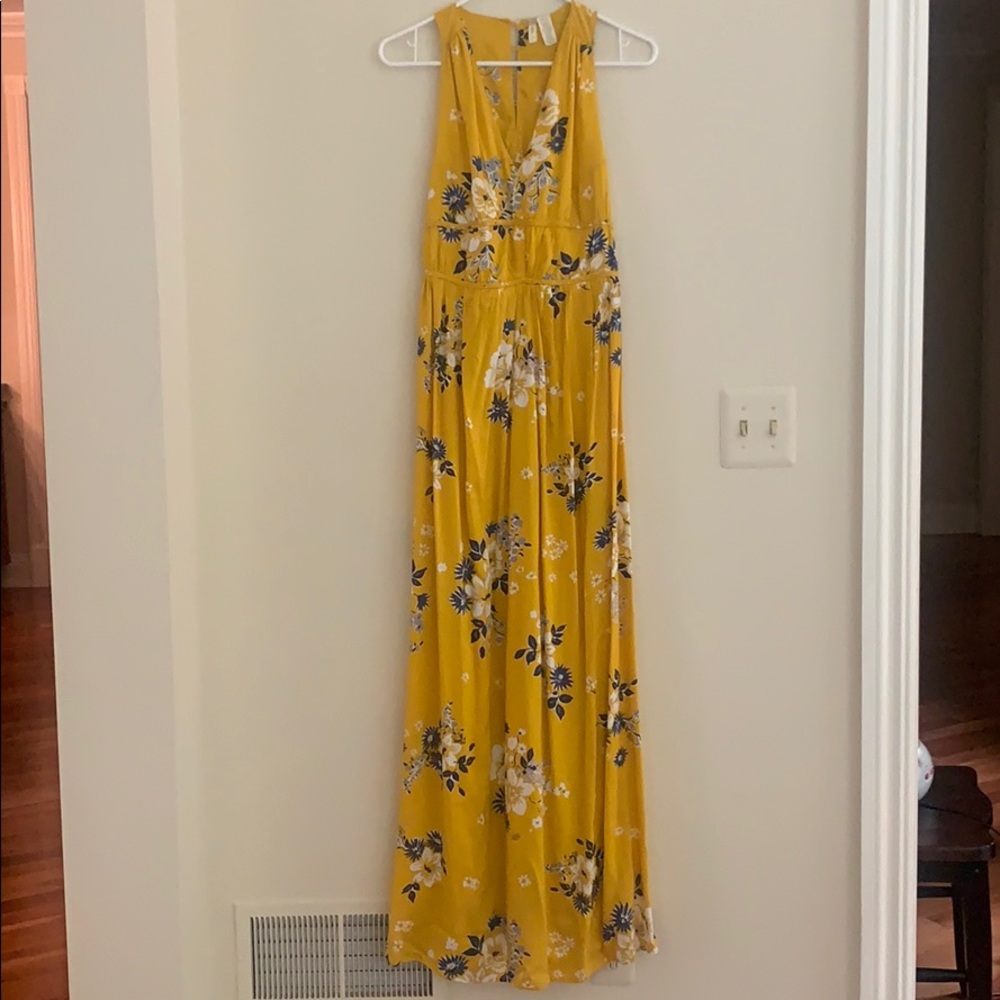 Bright and flattering maxi dress